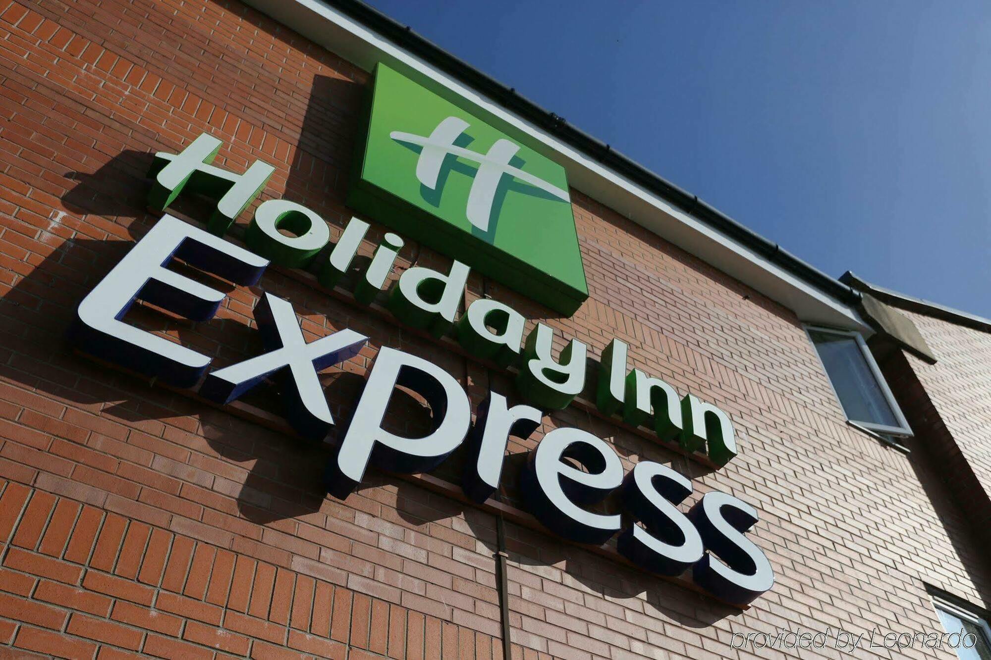 Holiday Inn Express Manchester East, An Ihg Hotel Exterior foto